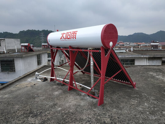 太阳能热水器|评测细节：太阳雨和四季沐歌哪个质量好？太阳能热水器推荐下