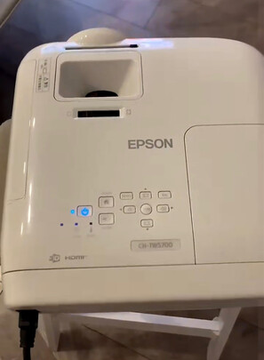 爱普生CH-TW5700T一个月后开始后悔了诉说原因