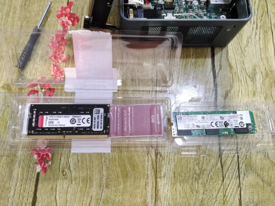 金士顿HX424S14IB/8对比三星DDR4 8GB 笔记本内存究竟区别大吗？哪款兼容性更好，哪个效果惊艳 