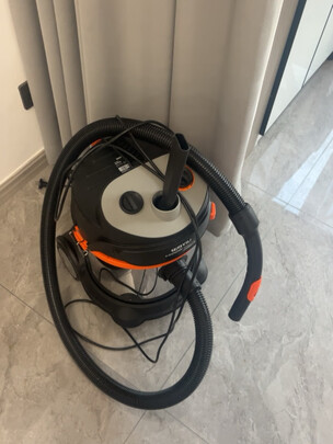 车载吸尘器