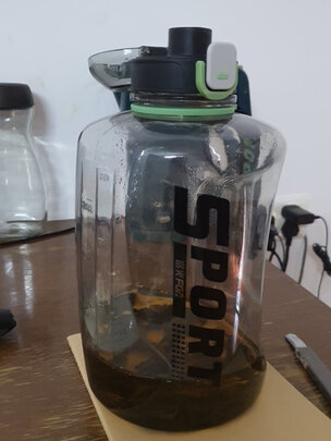 运动水杯