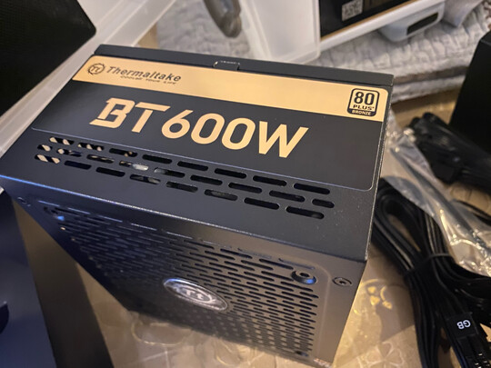 %title插图%num Tt(Thermaltake)额定600W BT 600W 电脑电源(80PLUS铜牌/全模组/全日系电容/智能温控风扇/支持背线)