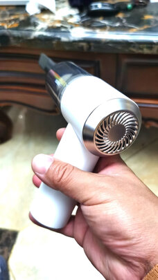 车载吸尘器
