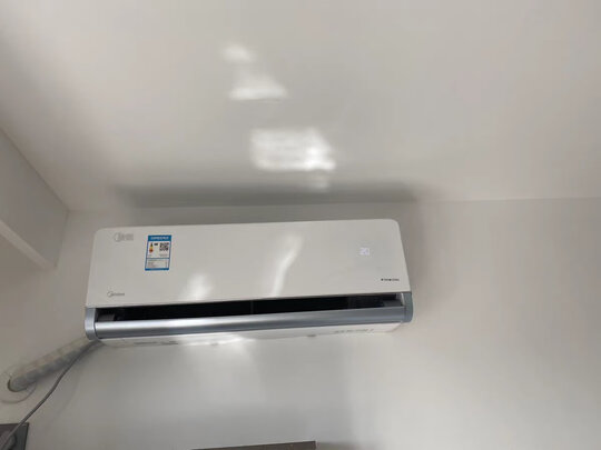 美的(Midea) 新能效 风酷 大1.5匹变频冷暖壁挂式空调挂机 京东小家智能家电 以旧换新 KFR-35GW/N8XHC3