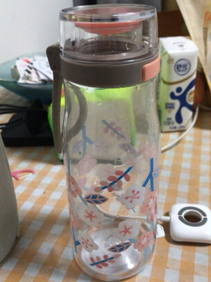 运动水杯