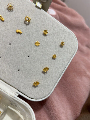 黄金耳钉