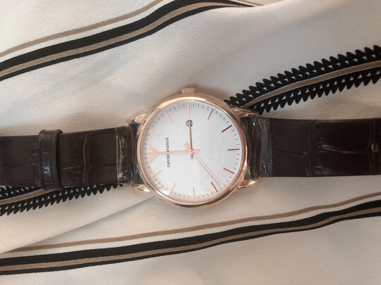 图文解密安普里奥·阿玛尼ar1981男士手表使用情况怎么样?