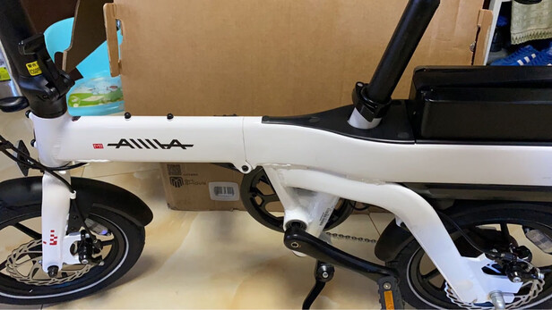 我们来看看《爱玛广州专卖店》店铺所说的这款《爱玛电动车m1t折叠车