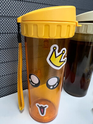 运动水杯