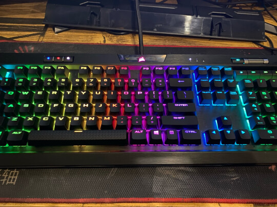 美商海盗船K70 RGB MK.2 RAPIDFIRE与外星人AW768究竟哪个更好？哪个做工更加好？哪个反应灵敏 