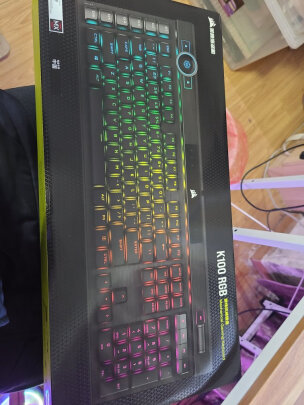 美商海盗船K100 RGB 银轴好不好？手感够好吗？操作简单吗 