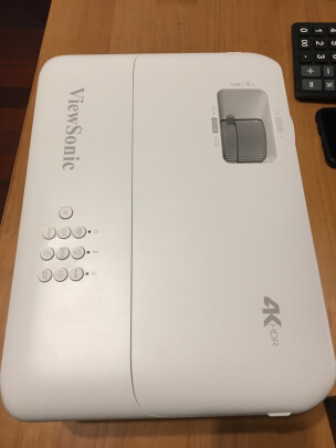 %title插图%num 优派 PX701-4K 投影仪家用 投影机 游戏电竞(4K超高清 240HZ刷新率 4.2ms低延迟 3200流明 HDR10 四向校正)
