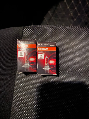 汽车灯泡