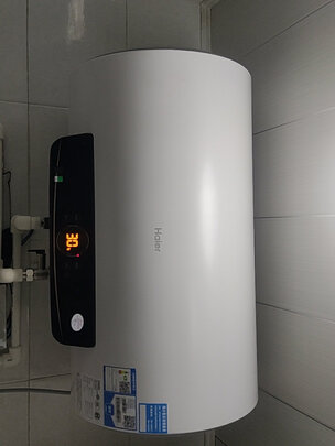 %title插图%num 海尔(Haier)安心浴60升家用储水式电热水器双管速热大功率5倍大水量一级能效专利2.0安全防电墙EC6001-GC