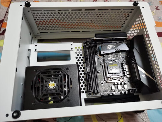 %title插图%num 全汉(FSP)额定600W 经典版MS600G 电源 (SFX电源/金牌认证/全模组/温控风扇/DC to DC)