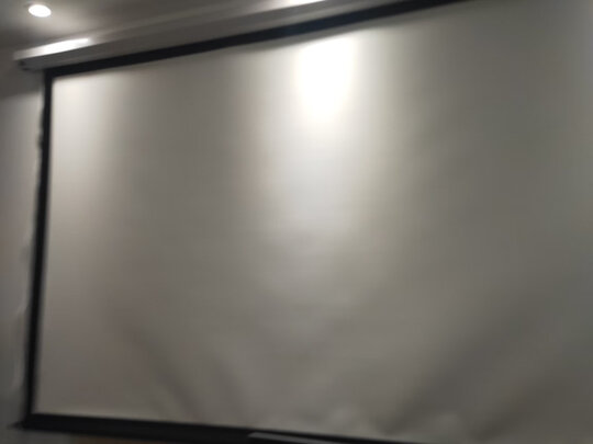 电动幕布哪个牌子好？亿立和南通精英哪个好？