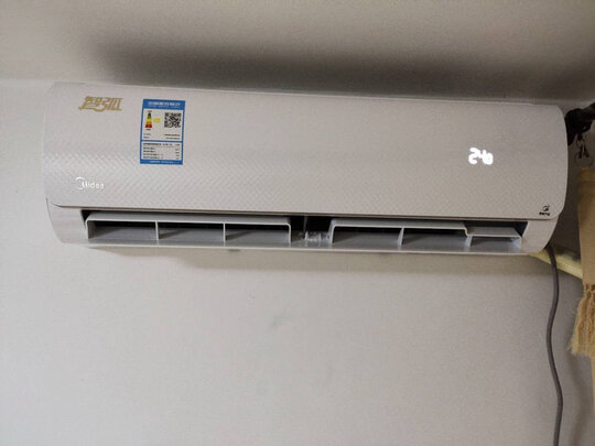 空调|外观展示美的智弧和小鲸鲨哪个好？用后一周讲体验感受