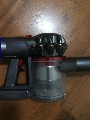 吸尘器|看完不迷路：戴森V7 Fluffy Extra质量好还是差?用后一周说真相？