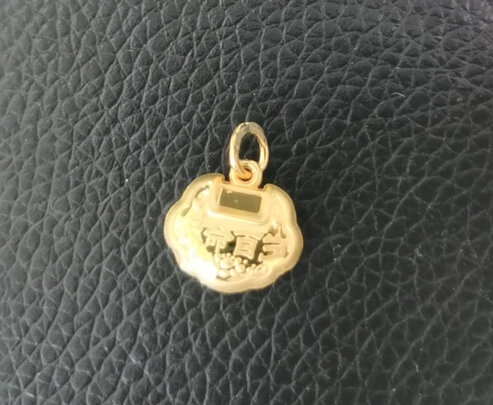 黄金吊坠