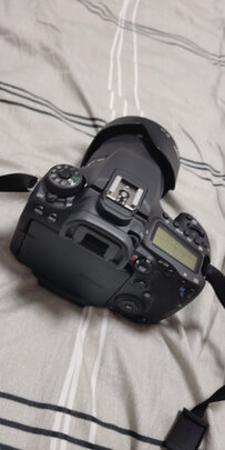 佳能eos90d值得买吗？佳能eos90d单反相机体验差不差？