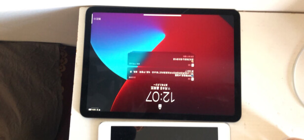 Apple iPad Air对比微软Surface Go 2有啥区别？哪款声音比较清晰？哪个运行稳定？