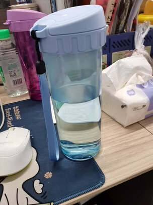 运动水杯