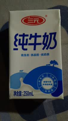 包装规格:一箱24盒,250ml一盒,很好,一次一盒,干净卫生;口味:纯牛奶