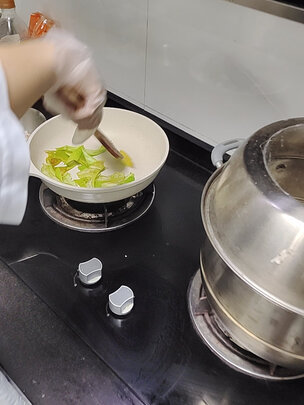 不粘锅
