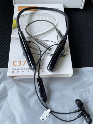 潮智能C37挂脖-4喇叭双动圈跟dacom AirWings MP3有区别没有？哪款反应更加快？哪个连接迅速？
