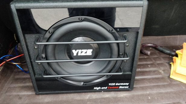 车载低音炮音响