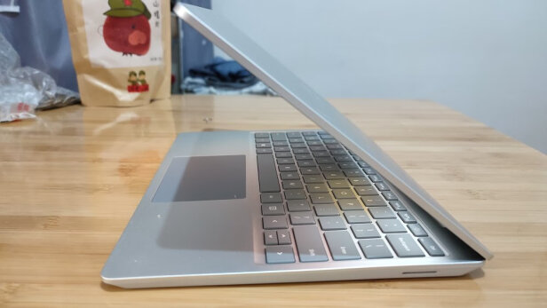 微软Surface Laptop Go好不好呀？音效好不好，手感一流吗 