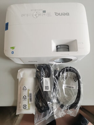 明基（BenQ）E520 智能投影仪 投影机 投影仪办公（标清 3600流明 U盘直读 16G内存 手机投影 视频会议）