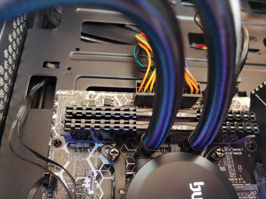 名龙堂i7|看完不迷路：名龙堂i7 10700F电脑主机好不好用？