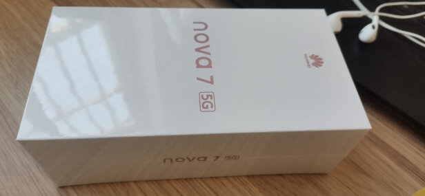 %title插图%num 华为 HUAWEI nova 8 Pro 麒麟985 5G SoC芯片 Vlog视频双镜头 120Hz环幕屏8GB+256GB 8号色全网通5G手机套餐一(无充电器和数据线)