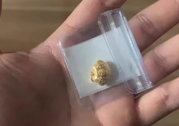 黄金吊坠