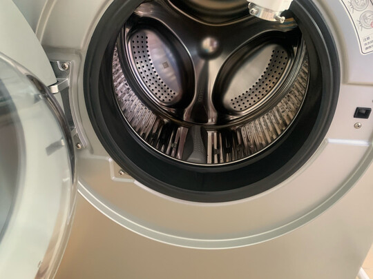 海尔洗衣机滚筒洗衣机|看完不迷路：海尔洗衣机和美的洗衣机哪个更好一些?用后讲真相内幕？