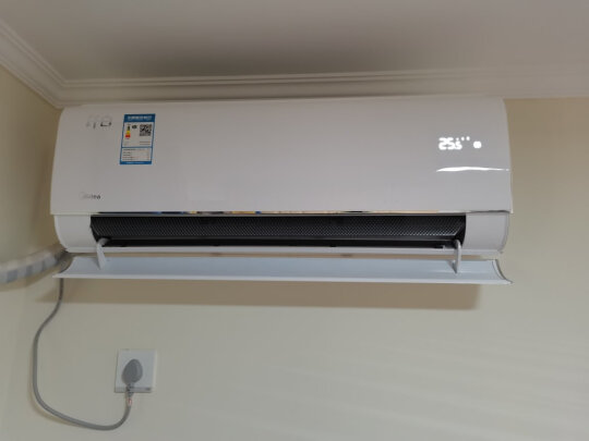 %title插图%num 美的(Midea) 新一级 纤白 大1.5匹 智能家电 变频冷暖 壁挂式空调挂机 舒适无风感 以旧换新 KFR-35GW/N8MWA1