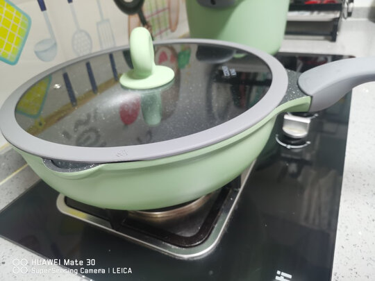 麦饭石不粘锅