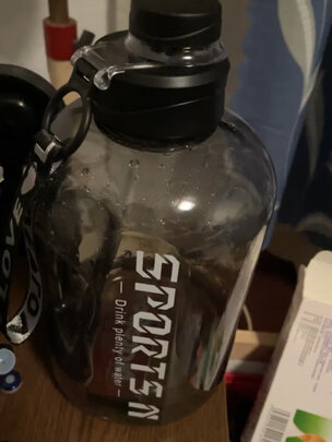 运动水杯
