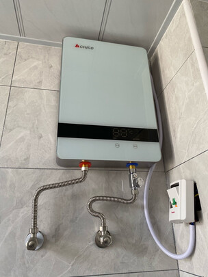 志高即热式电热水器|「用后真实感受」志高和美的电热水器哪个好？参数对比区别大不大