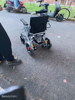 电动轮椅车