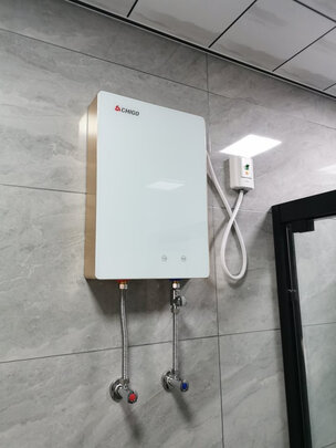 志高即热式电热水器|志高和美的电热水器哪个好？参数对比区别大不大