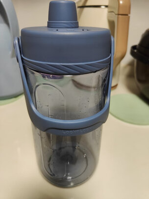 运动水杯