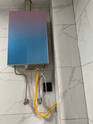 %title插图%num 海尔(Haier)出品统帅16升燃气热水器燃气 家用双增压零冷水渐变色触屏强排式节能省气恒温LX9 16升【多点供水】