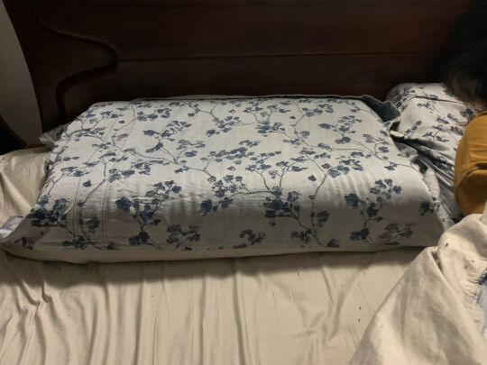 睡眠博士人体工学型乳胶成人枕对比南极人乳胶枕有何区别？透气性哪个更加好？哪个方便简捷？
