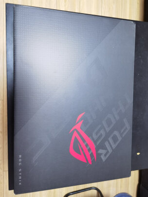 ROG 魔霸新锐对比荣耀猎人 HUNTER V700有显著区别吗？运行哪款更加快，哪个方便快捷 