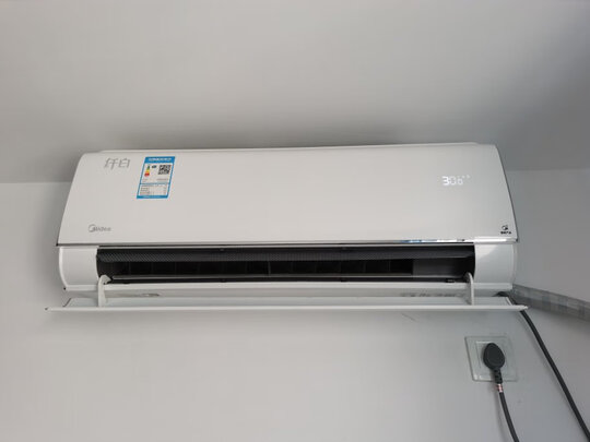 %title插图%num 美的(Midea) 新一级 纤白 大1.5匹 智能家电 变频冷暖 壁挂式空调挂机 舒适无风感 以旧换新 KFR-35GW/N8MWA1