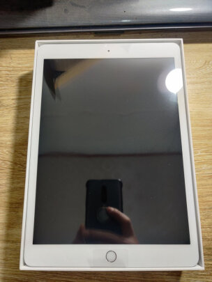 Apple iPad和荣耀平板V6有区别吗？哪款做工更加好？哪个柔软顺滑 