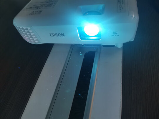 爱普生（EPSON）CB-E01 投影仪 投影机办公 培训（标清XGA 3300流明 支持侧投 1.35倍数码变焦）