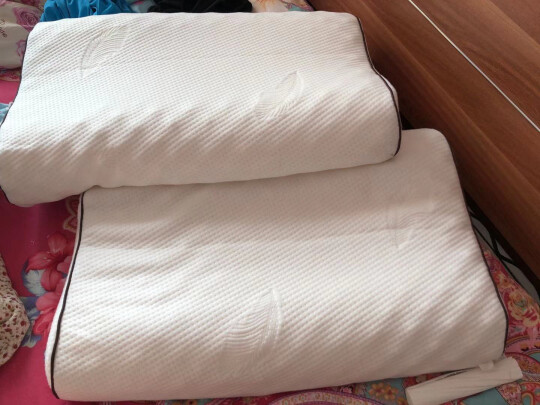 九洲鹿枕头跟南极人床上用品究竟区别很大吗？哪个舒适度高？哪个尺寸适宜 
